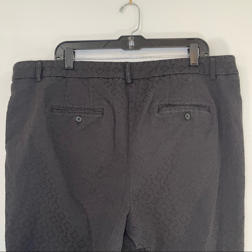 Diamond Pattern Capri Pants - Picture 7 of 13
